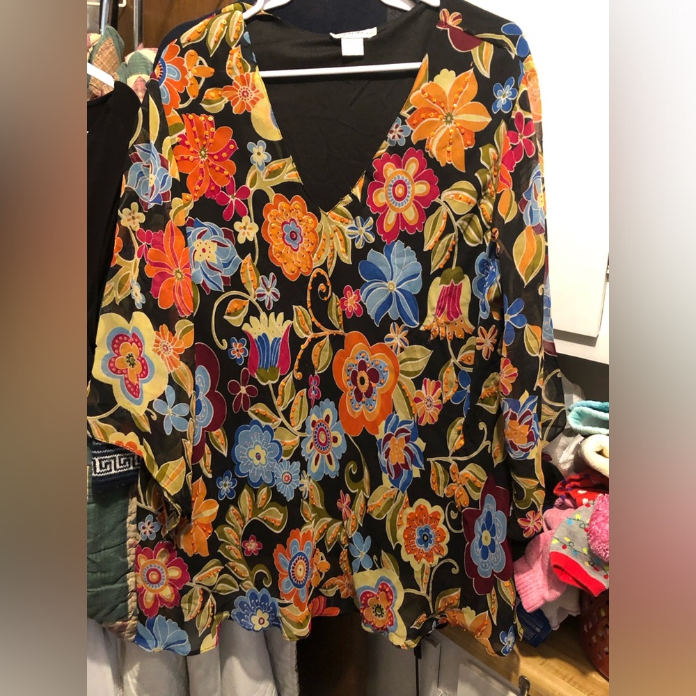 Floral V-Neck Women's Top 952 $35 or $30 w/offer